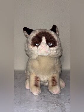 Gund Plush Grumpy Cat - Cream and Brown *EUC 10” sitting kitty Grey Eyes